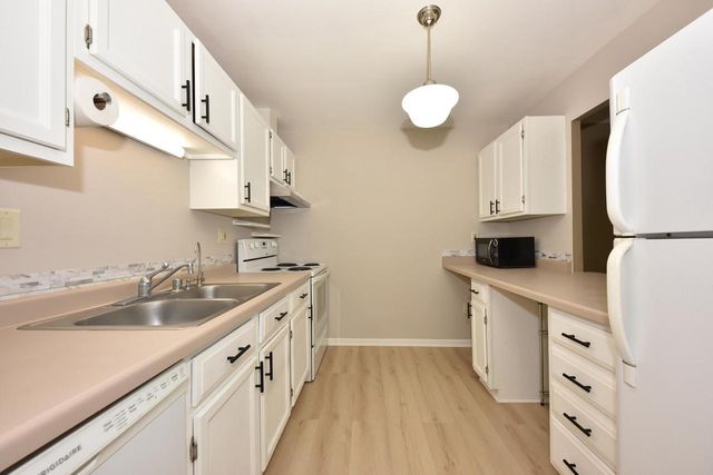 162 Heidel ROAD #5, Thiensville, WI 53092