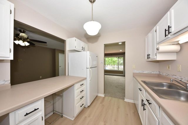 162 Heidel ROAD #5, Thiensville, WI 53092