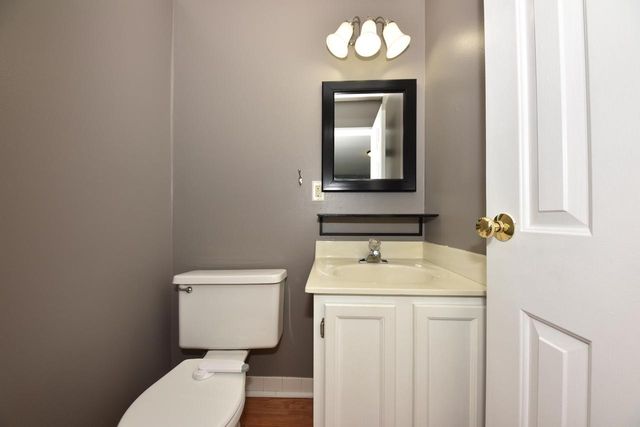 162 Heidel ROAD #5, Thiensville, WI 53092