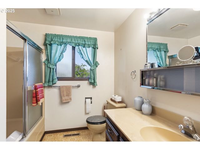 2100 BOYER Rd, Riddle, OR 97469