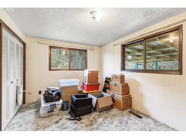 2100 BOYER Rd, Riddle, OR 97469