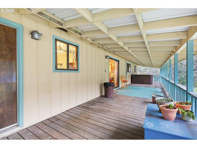 2100 BOYER Rd, Riddle, OR 97469