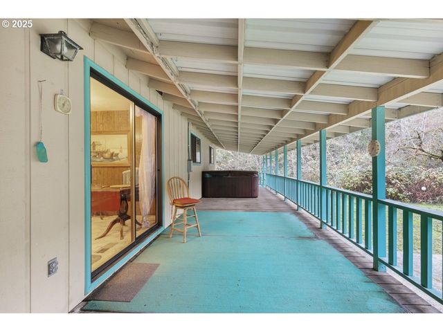 2100 BOYER Rd, Riddle, OR 97469