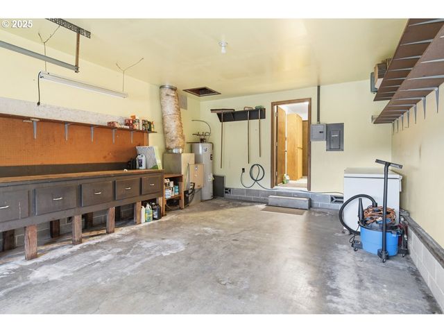 2100 BOYER Rd, Riddle, OR 97469