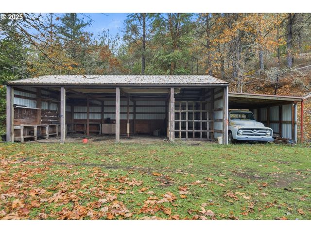 2100 BOYER Rd, Riddle, OR 97469