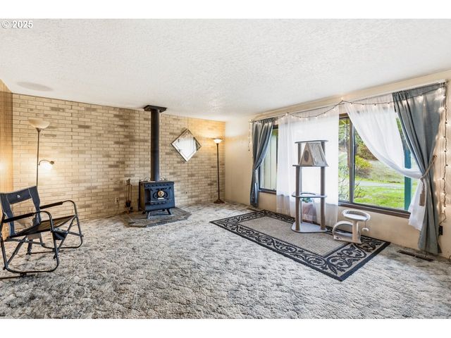 2100 BOYER Rd, Riddle, OR 97469