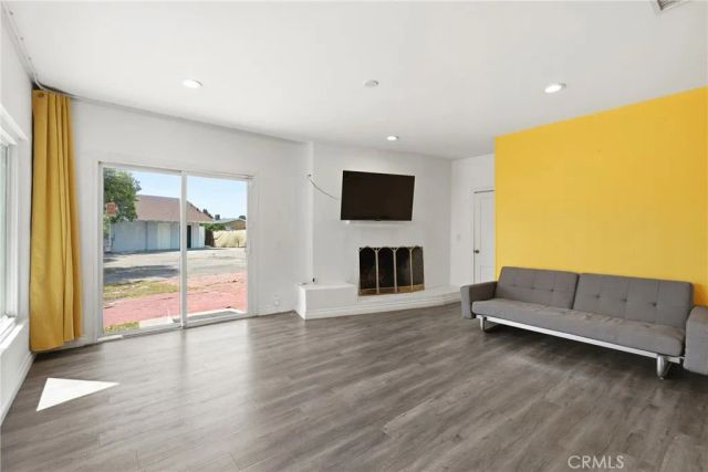 8647 Corbin Avenue, Winnetka, CA 91306