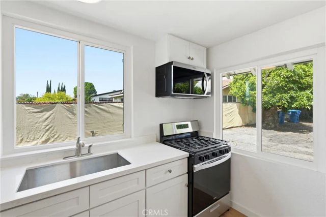 8647 Corbin Avenue, Winnetka, CA 91306