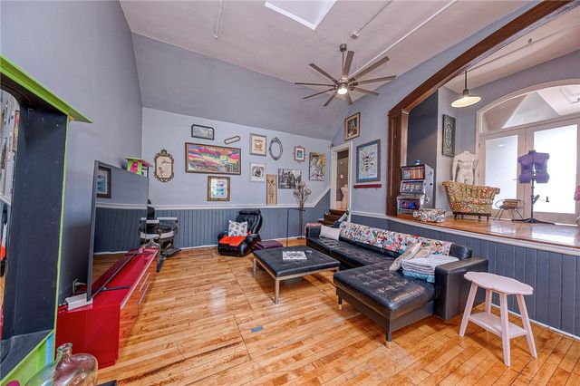 171 S 15th St 303, South Side, PA 15203