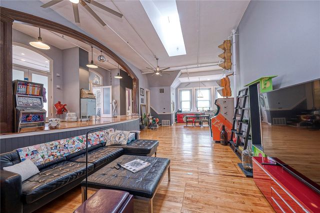 171 S 15th St 303, South Side, PA 15203