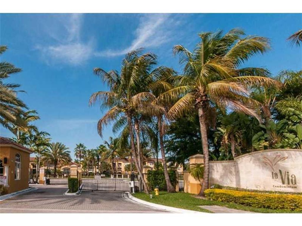 9620 NW 2nd Street 7-201, Pembroke Pines, FL 33024