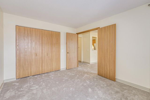 500 County Road B W 309, Roseville, MN 55113