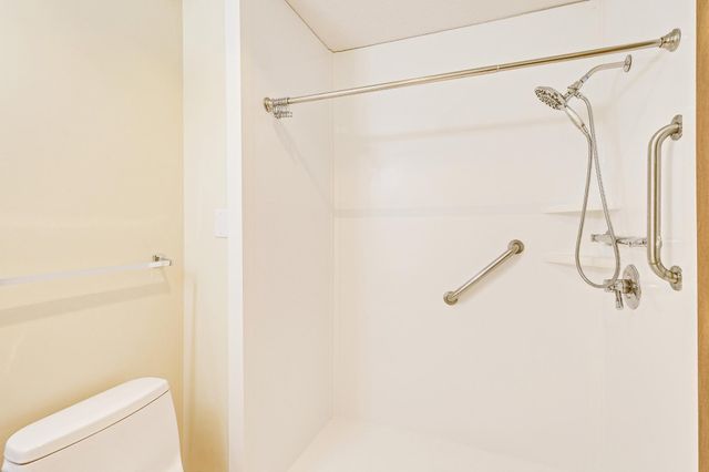 500 County Road B W 309, Roseville, MN 55113