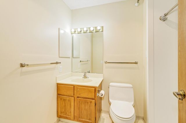 500 County Road B W 309, Roseville, MN 55113