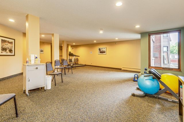 500 County Road B W 309, Roseville, MN 55113