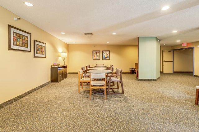 500 County Road B W 309, Roseville, MN 55113