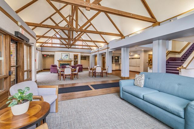 500 County Road B W 309, Roseville, MN 55113