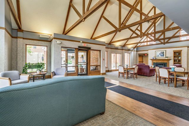 500 County Road B W 309, Roseville, MN 55113