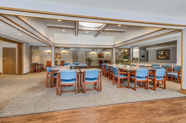 500 County Road B W 309, Roseville, MN 55113