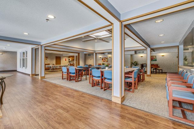 500 County Road B W 309, Roseville, MN 55113