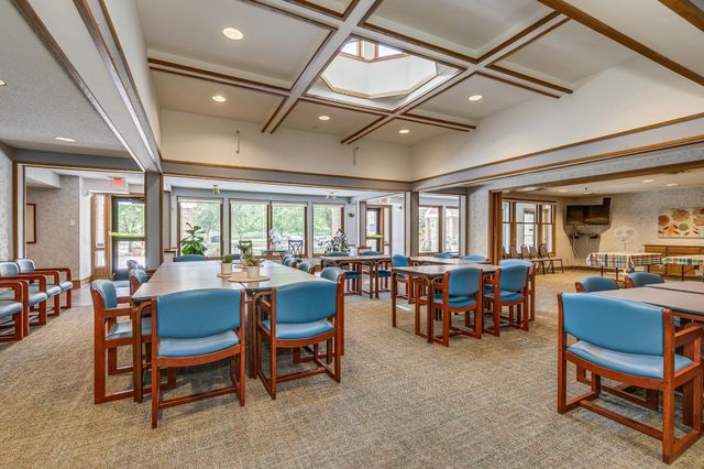 500 County Road B W 309, Roseville, MN 55113