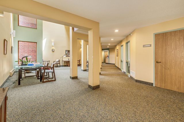 500 County Road B W 309, Roseville, MN 55113