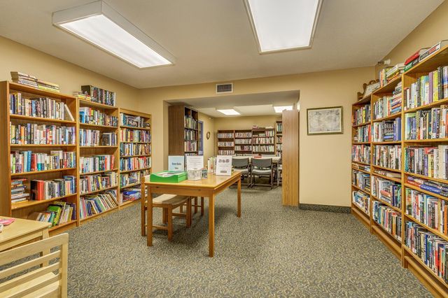 500 County Road B W 309, Roseville, MN 55113