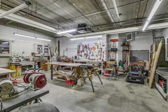 500 County Road B W 309, Roseville, MN 55113