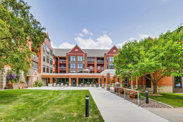 500 County Road B W 309, Roseville, MN 55113