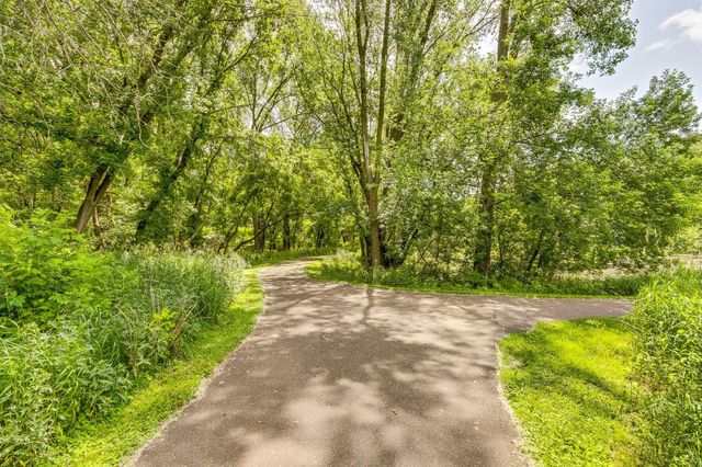 500 County Road B W 309, Roseville, MN 55113