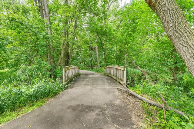 500 County Road B W 309, Roseville, MN 55113