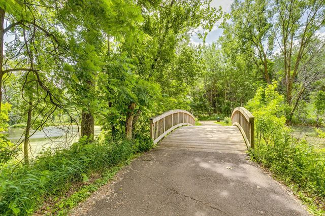 500 County Road B W 309, Roseville, MN 55113