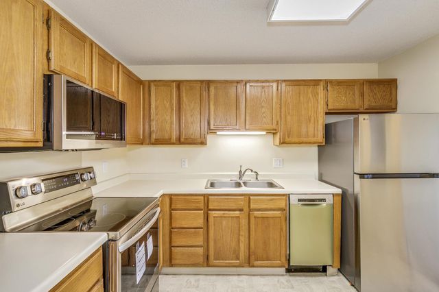 500 County Road B W 309, Roseville, MN 55113