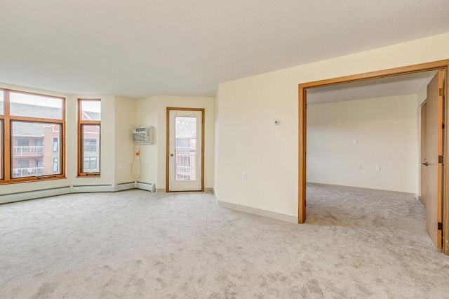 500 County Road B W 309, Roseville, MN 55113