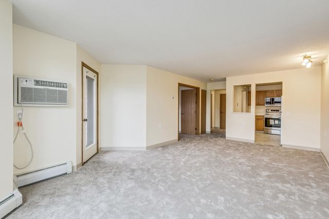 500 County Road B W 309, Roseville, MN 55113