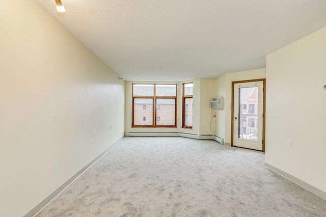 500 County Road B W 309, Roseville, MN 55113