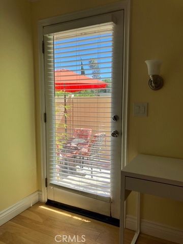 11138 Aqua Vista Street 67, Studio City (los Angeles), CA 91602