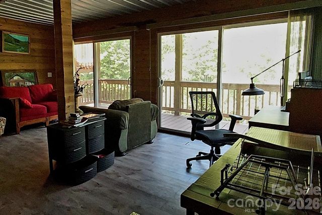 6 Arrowhead Lane, Weaverville, NC 28787