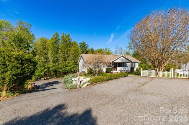 6 Arrowhead Lane, Weaverville, NC 28787
