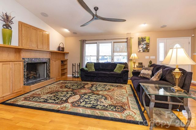 6 Arrowhead Lane, Weaverville, NC 28787