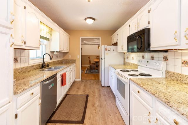 6 Arrowhead Lane, Weaverville, NC 28787