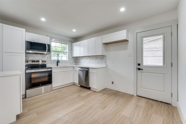 2504 Wicker Avenue, Farmers Branch, TX 75234