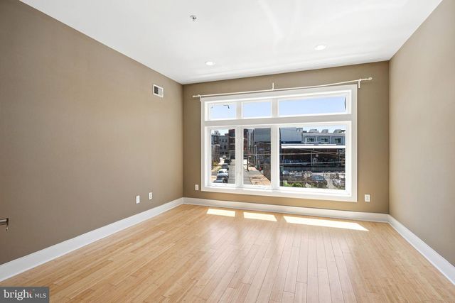 2020 TRENTON AVE, Philadelphia, PA 19125