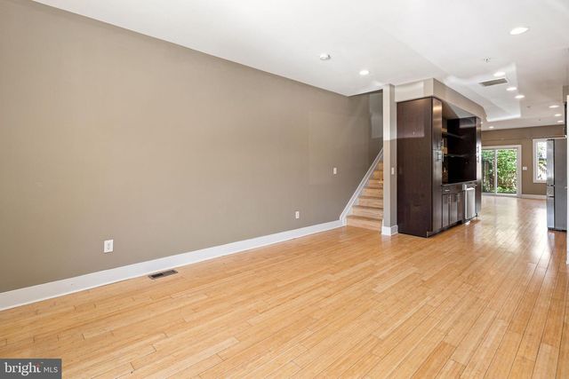 2020 TRENTON AVE, Philadelphia, PA 19125