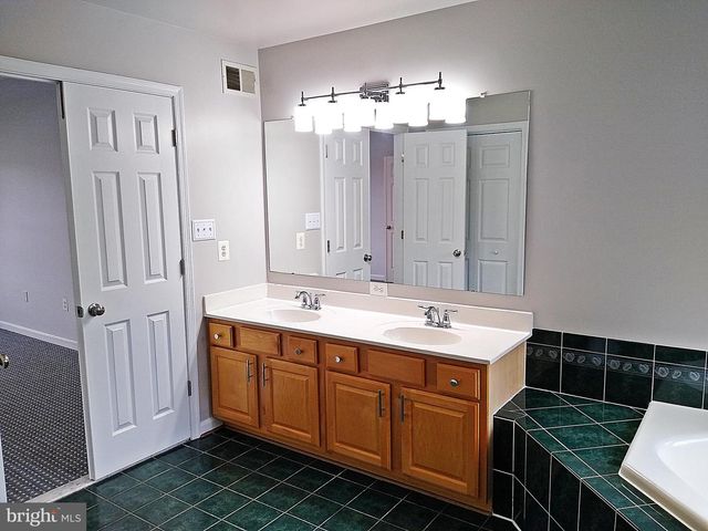 410 LONDONTOWNE CT, Hagerstown, MD 21740