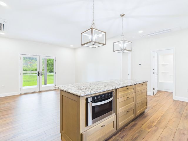 1483 Reagan Valley Road, Tellico Plains, TN 37385