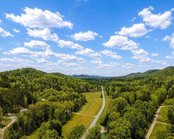 1483 Reagan Valley Road, Tellico Plains, TN 37385