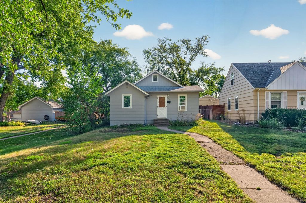 2841 Blackstone Avenue, Saint Louis Park, MN 55416 — exterior