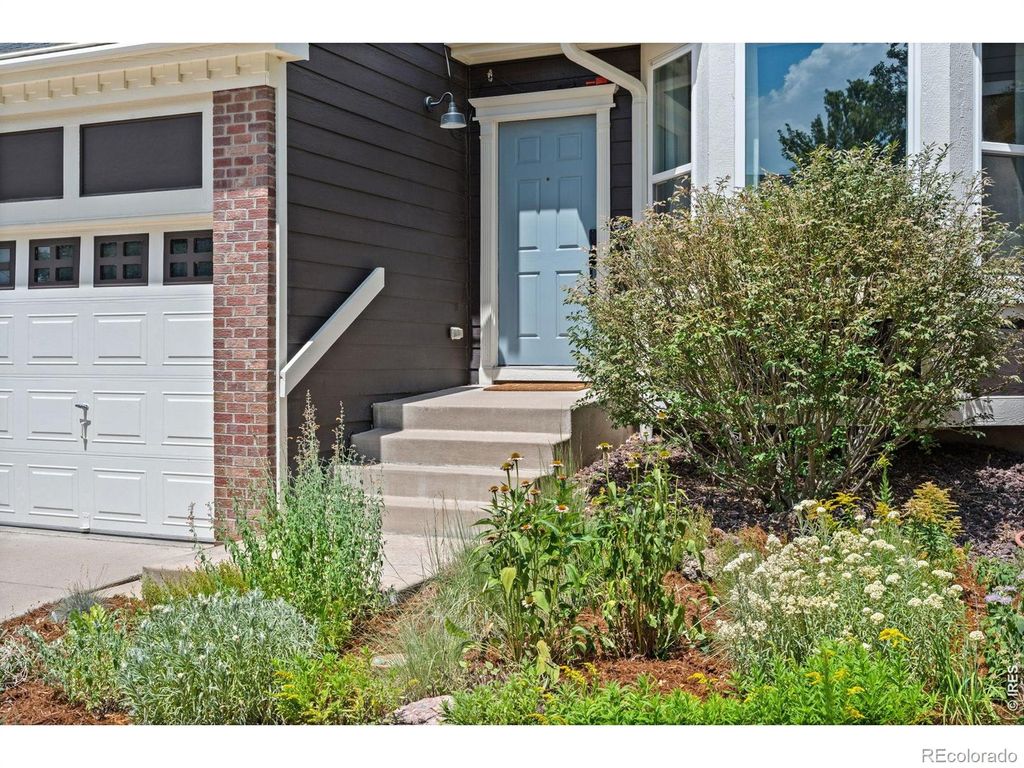Image 2 of property listing at 1181 Riddlewood Road, Highlands Ranch, CO 80129