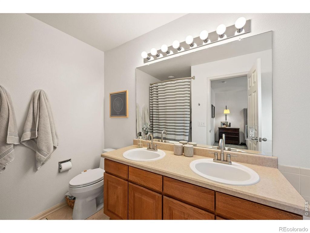 Image 22 of property listing at 1181 Riddlewood Road, Highlands Ranch, CO 80129